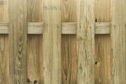Płoty drewniane – jaki rodzaj ogrodzenia najlepiej pasuje do Twojego projektu?
